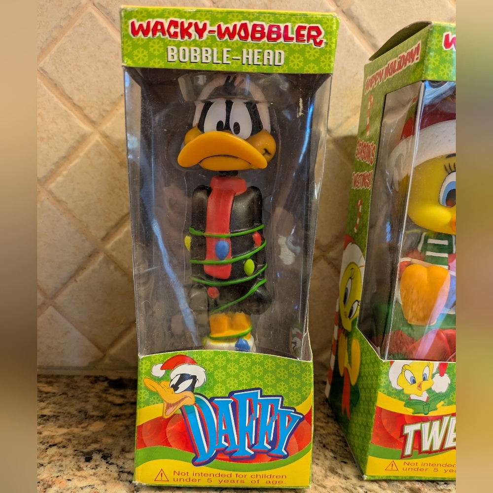 NIB Funko Bobble-Head Xmas Daffy Duck - Picture 1 of 7
